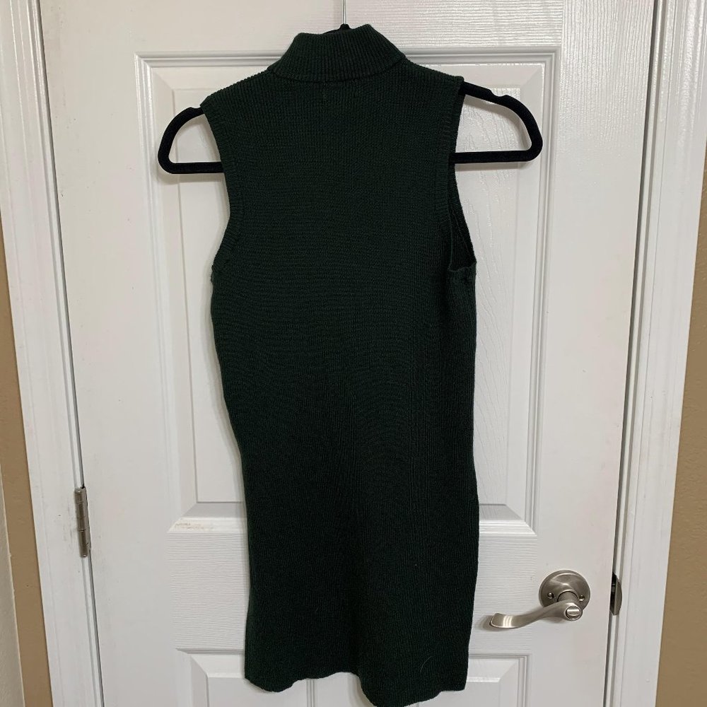 Forever 21 green mock neck sleeveless sweater top